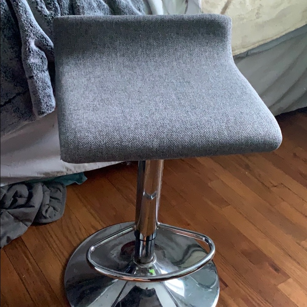 Adjustable grey stool